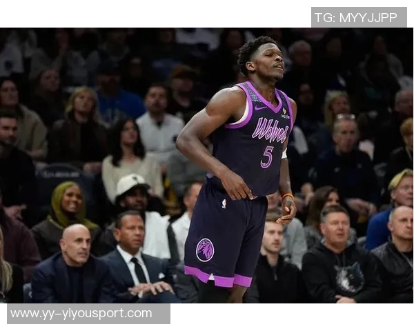 爱德华兹半场表现亮眼10投4中贡献15分3助攻罚球全中助球队争取胜利 爱德华兹半场表现亮眼10投4中贡献15分3助攻罚球全中助球队争取胜利