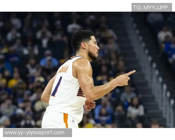 布克遭遇严密防守表现低迷18投仅4中贡献10分16助攻却有9次失误