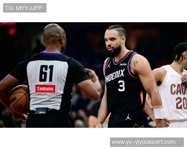 布克首节狂轰20分3助攻表现惊艳助球队领先对手