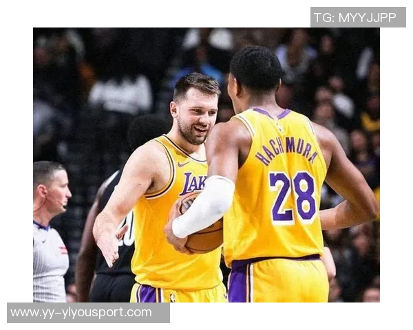 东契奇与里夫斯联手发威詹姆斯是否会影响他们的表现引发热议